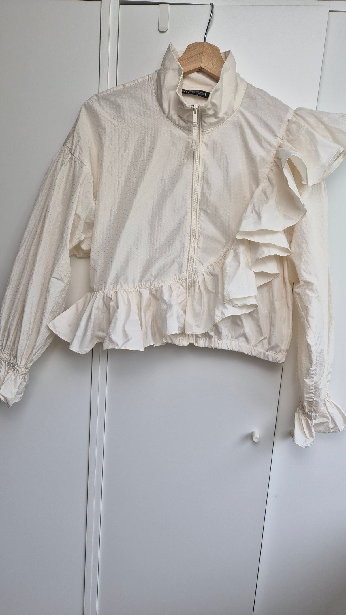 Ruffle Windbreaker | Romantic Fall | creme weiß (XS)