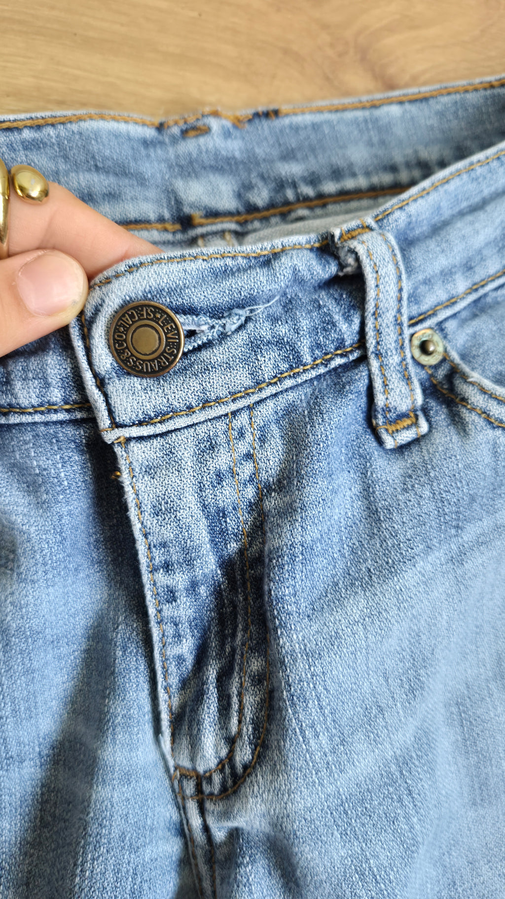 Levi's Capri Jeans