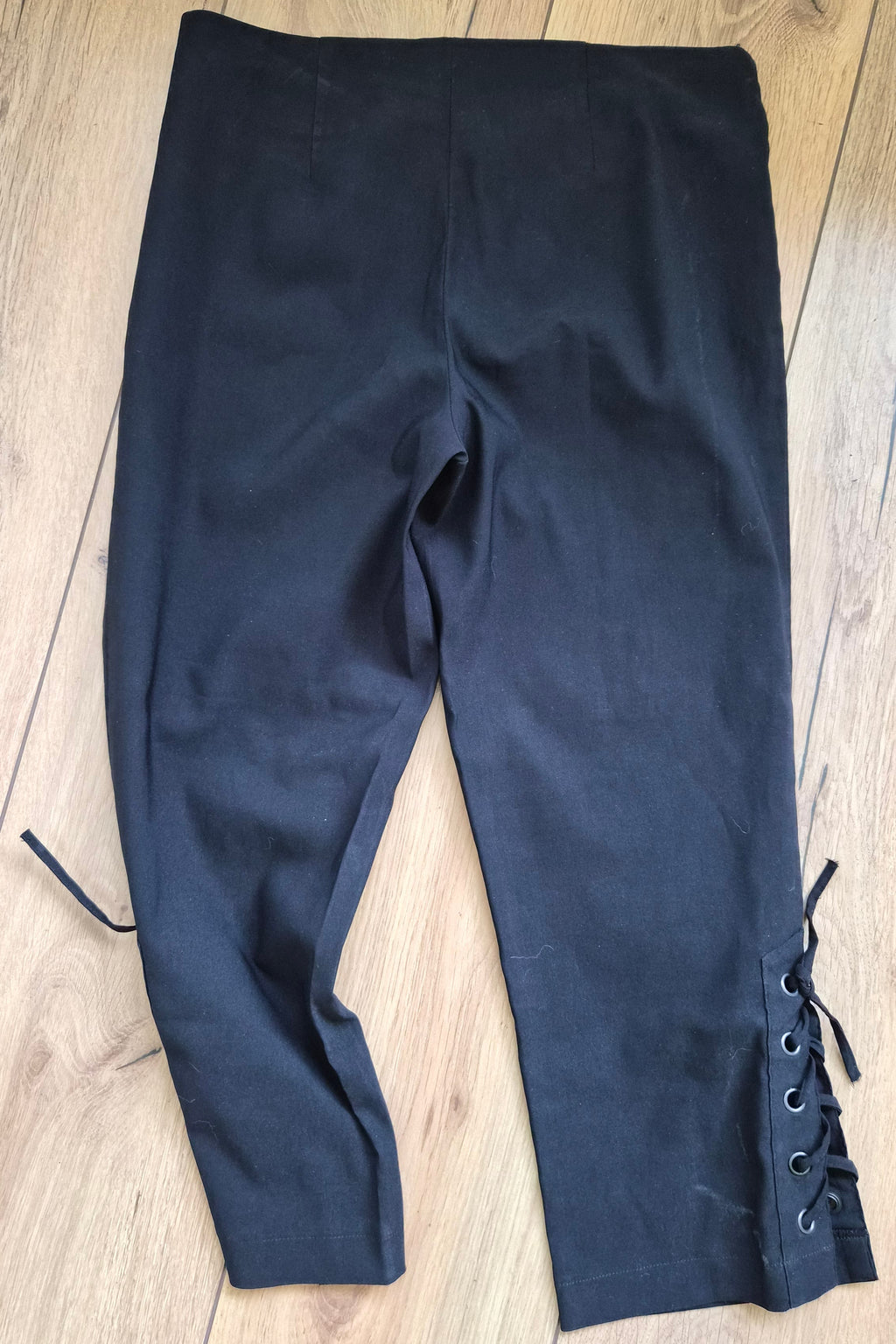 Capri Hose | Schwarz | Schnürung | S
