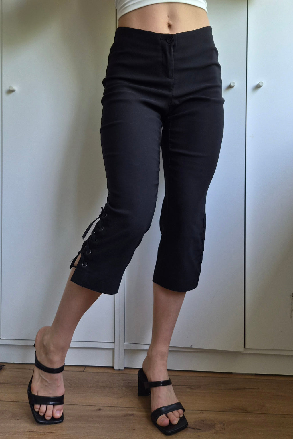 Capri Hose | Schwarz | Schnürung | S