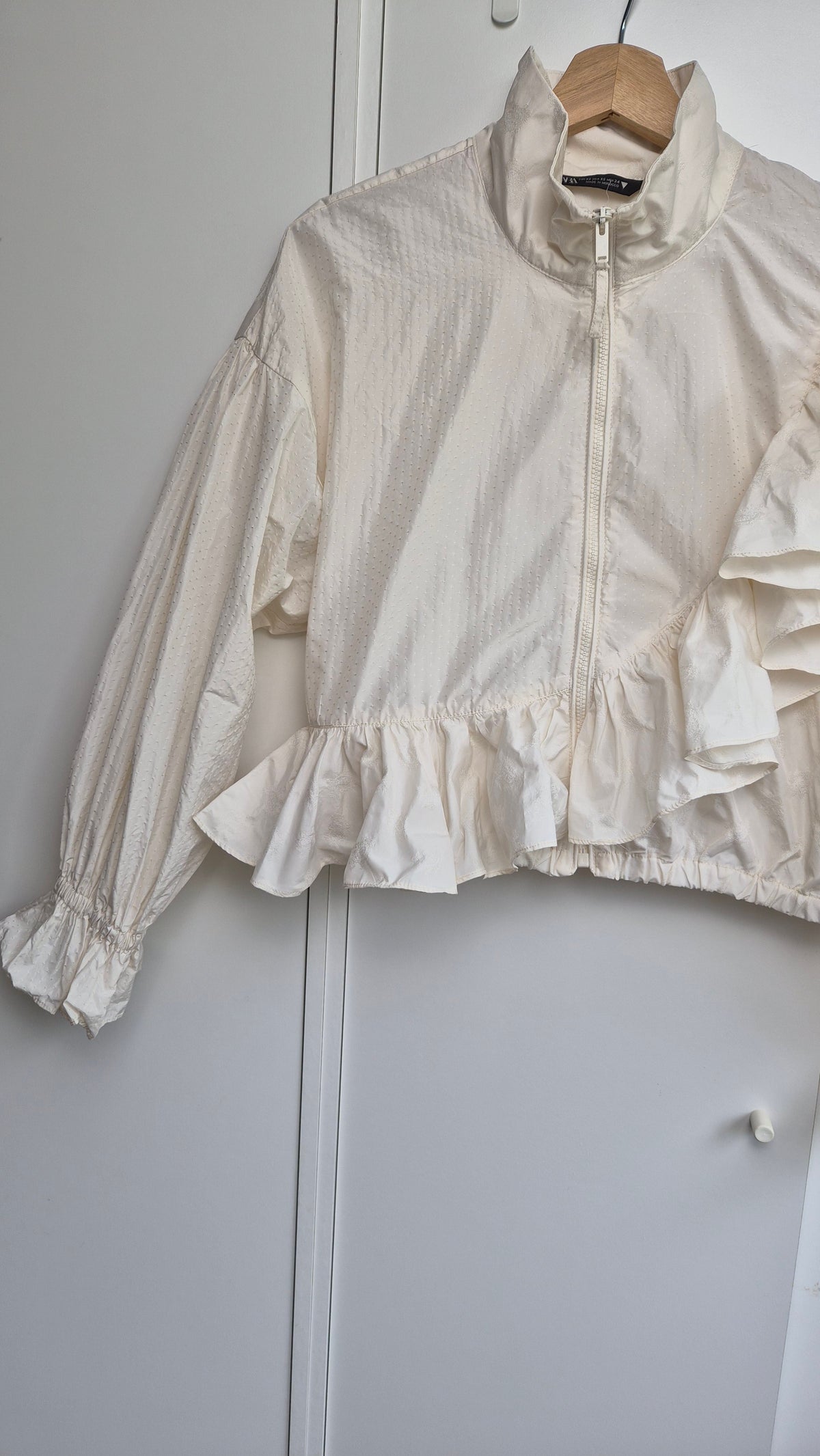 Ruffle Windbreaker | Romantic Fall | creme weiß (XS)