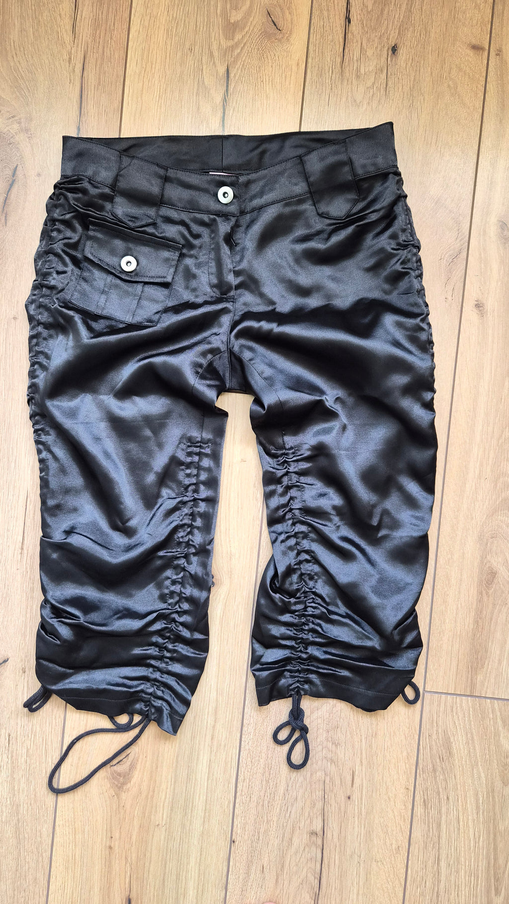 Satin Capri