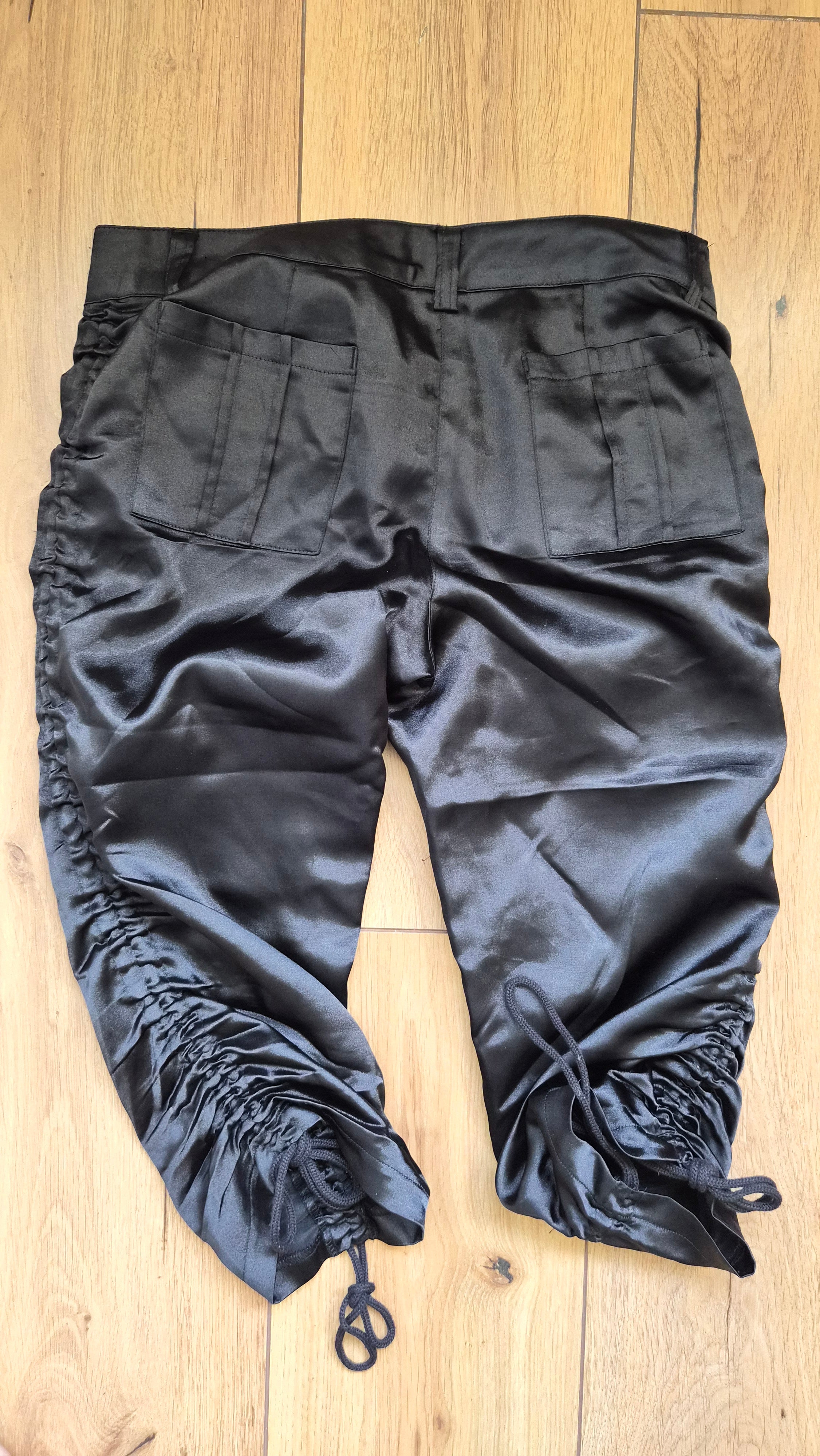 Satin Capri