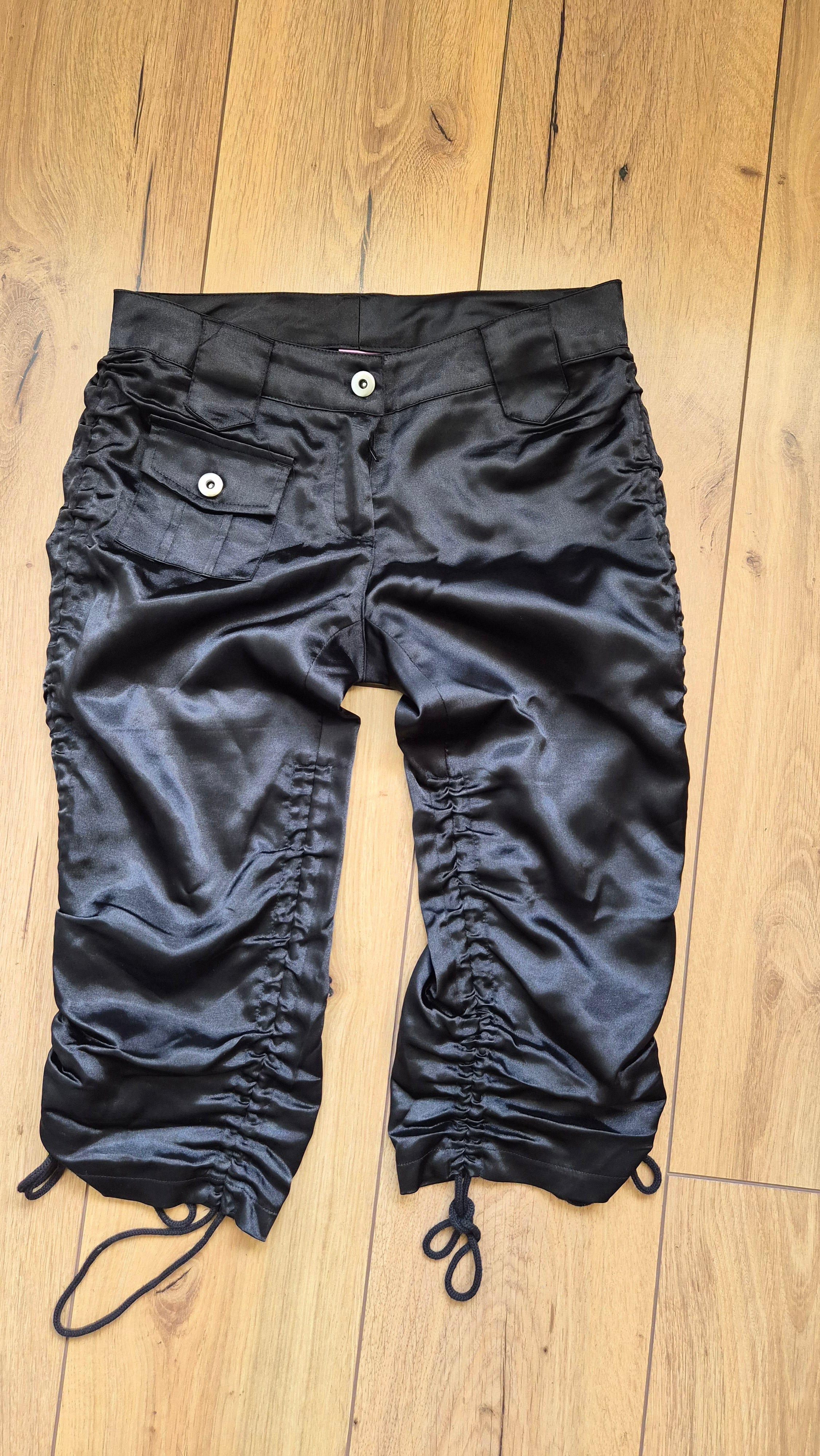 Satin Capri