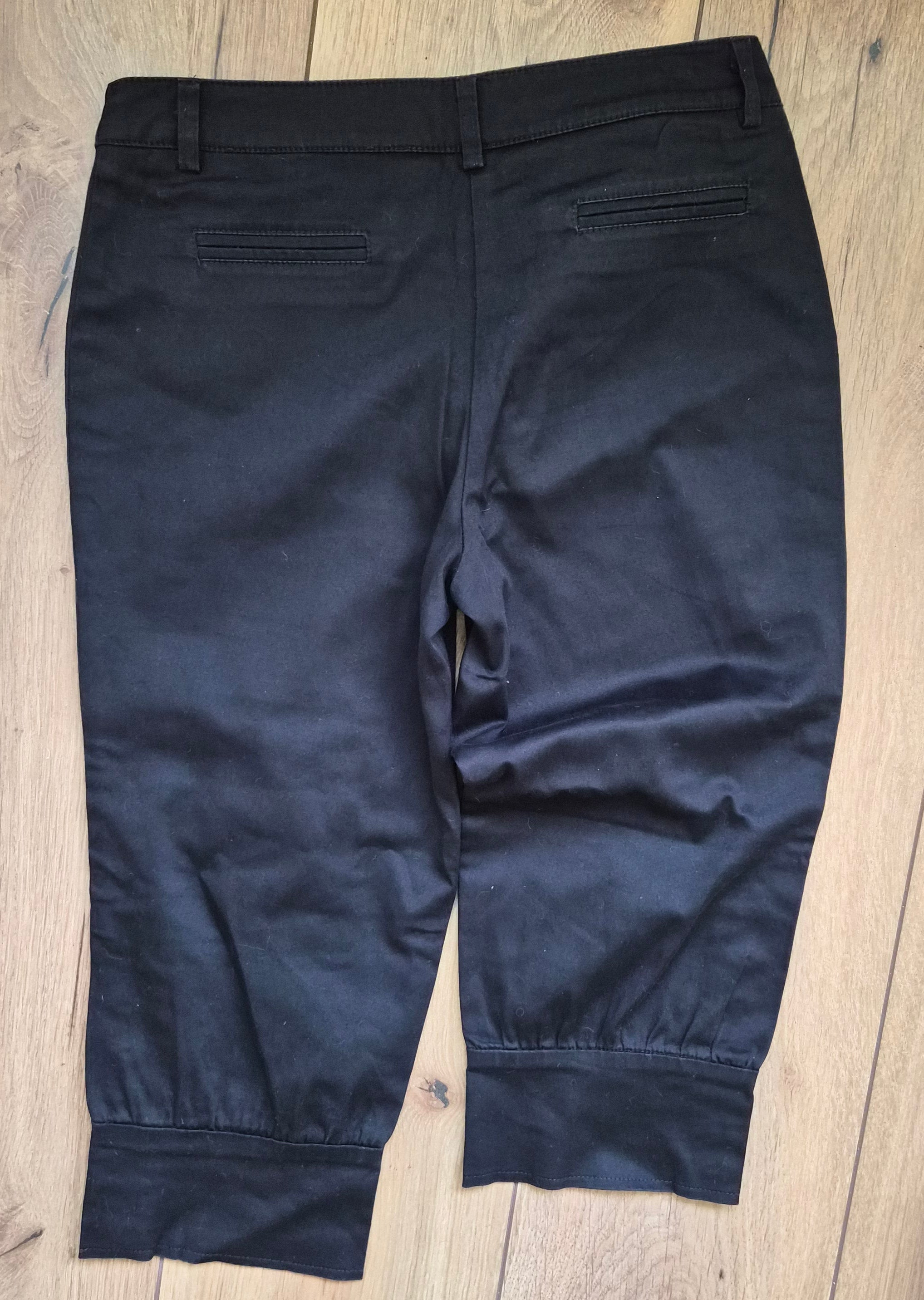 Capri Hose | Schwarz | Knöpfe | XS